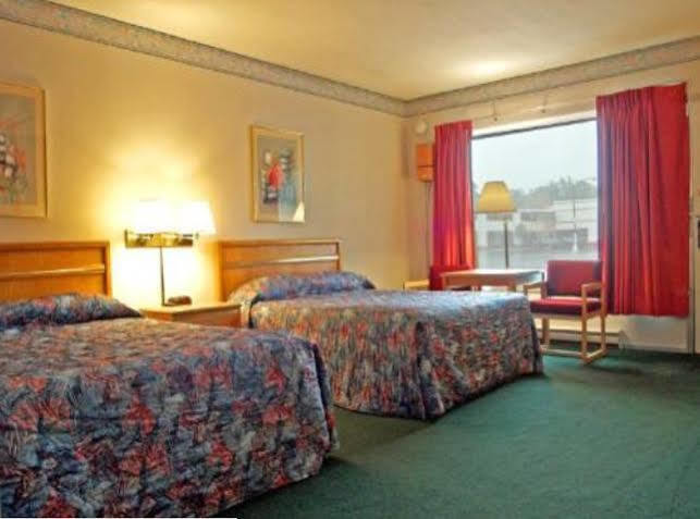 Warren Downtown Motor Inn מראה חיצוני תמונה